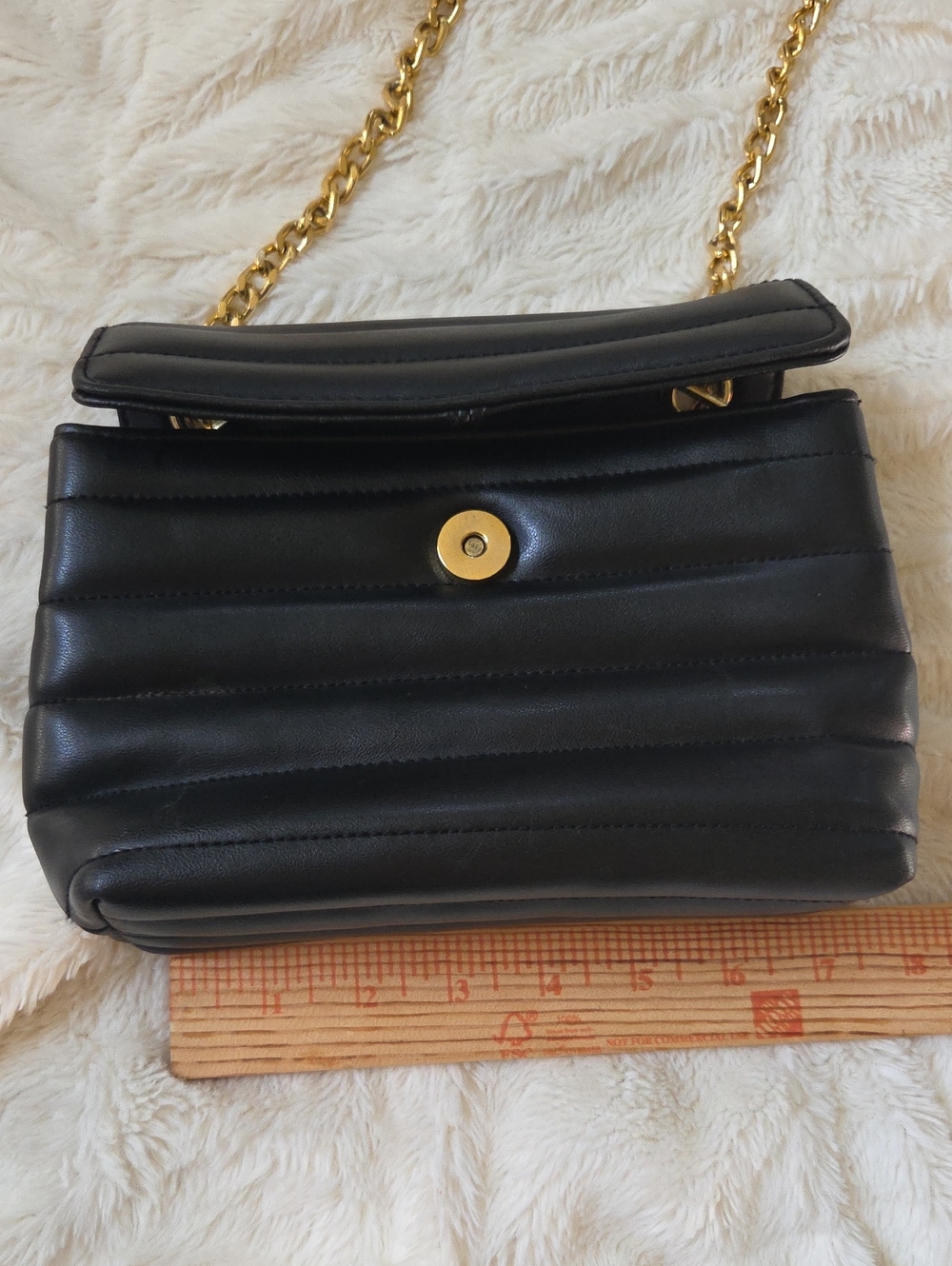 Source Unknown Black Quilted Crossbody with Gold Chain